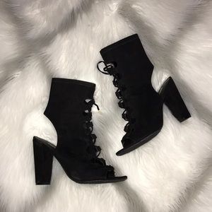 ❌SOLD ❌ GUESS Lace up Heels (Black)